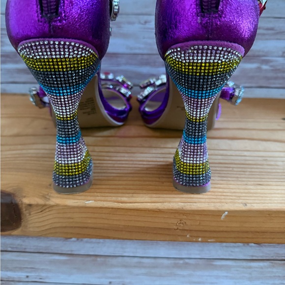 Betsy Johnson, rhinestone and sequin sandals size 9 - Picture 4 of 8